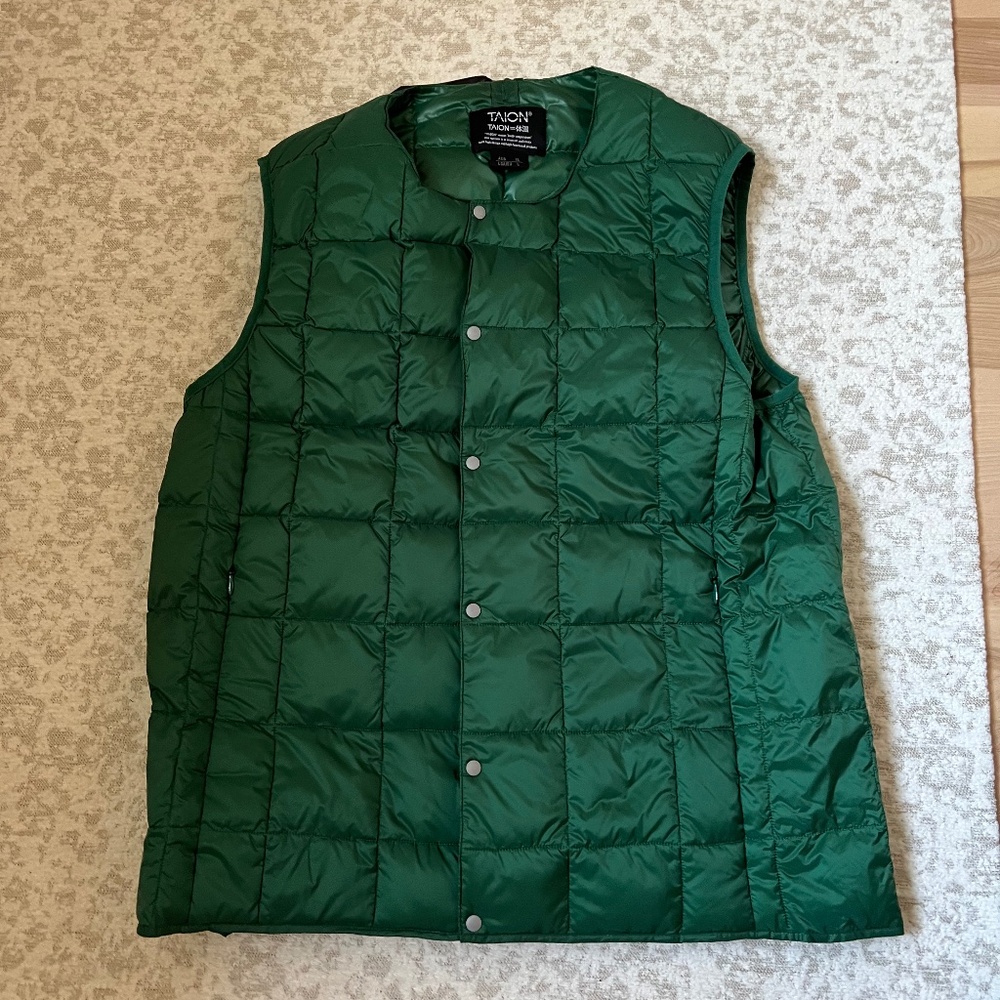 Taion inner down vest NWOT emerald green